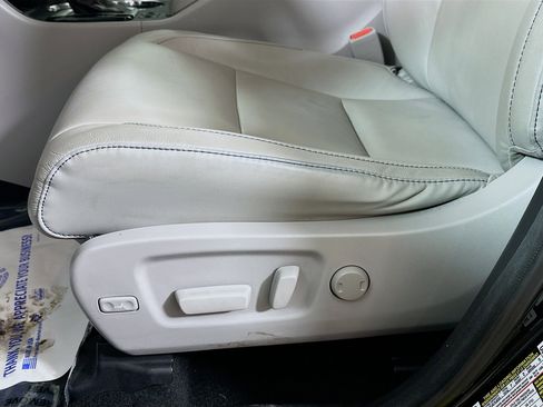 Used 2018 Toyota Highlander XLE image 18