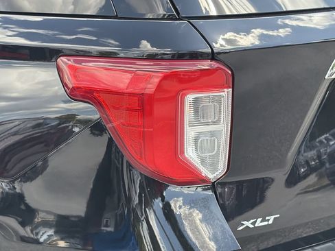 Certified 2022 Ford Explorer XLT w/ Equipment Group 202A RWD image 7