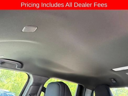 Used 2025 Toyota Tacoma SR5 AWD/4WD image 12