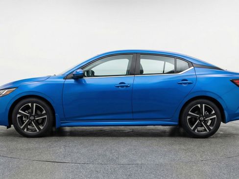 Used 2025 Nissan Sentra SV image 3