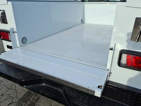 New 2026 Ford F250 XL w/ XL Chrome Package image 8