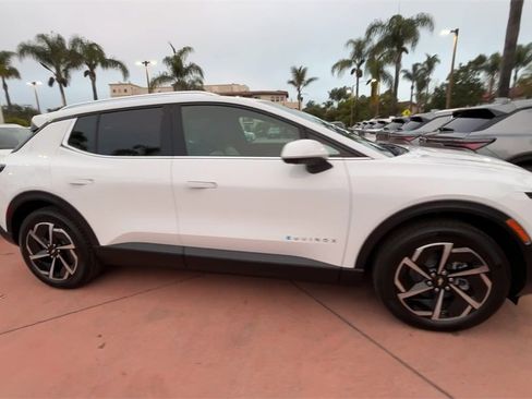 New 2026 Chevrolet Equinox EV LT image 9