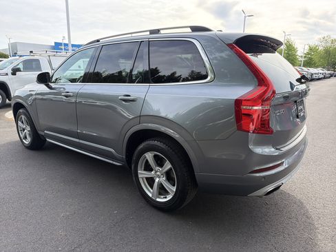 Used 2017 Volvo XC90 T5 Momentum w/ Vision Package image 8