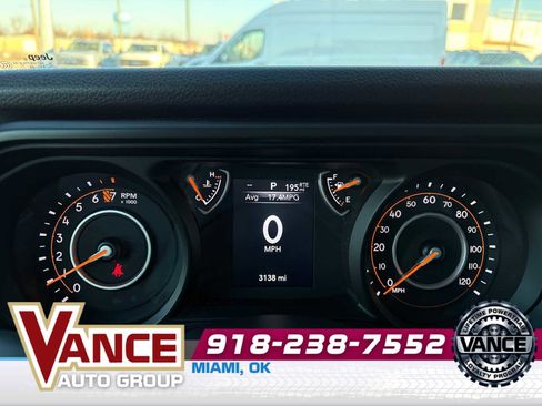 Used 2025 Jeep Gladiator Sport image 32