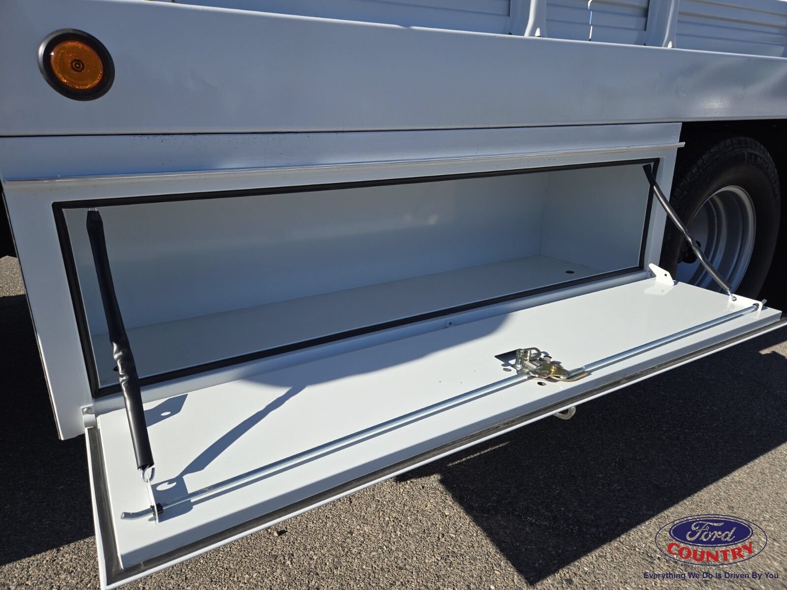 New 2025 Ford F350 XL w/ XL Chrome Package RWD image 8