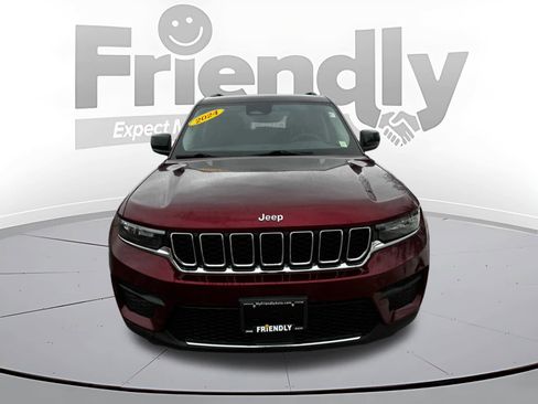 Used 2024 Jeep Grand Cherokee Laredo image 1