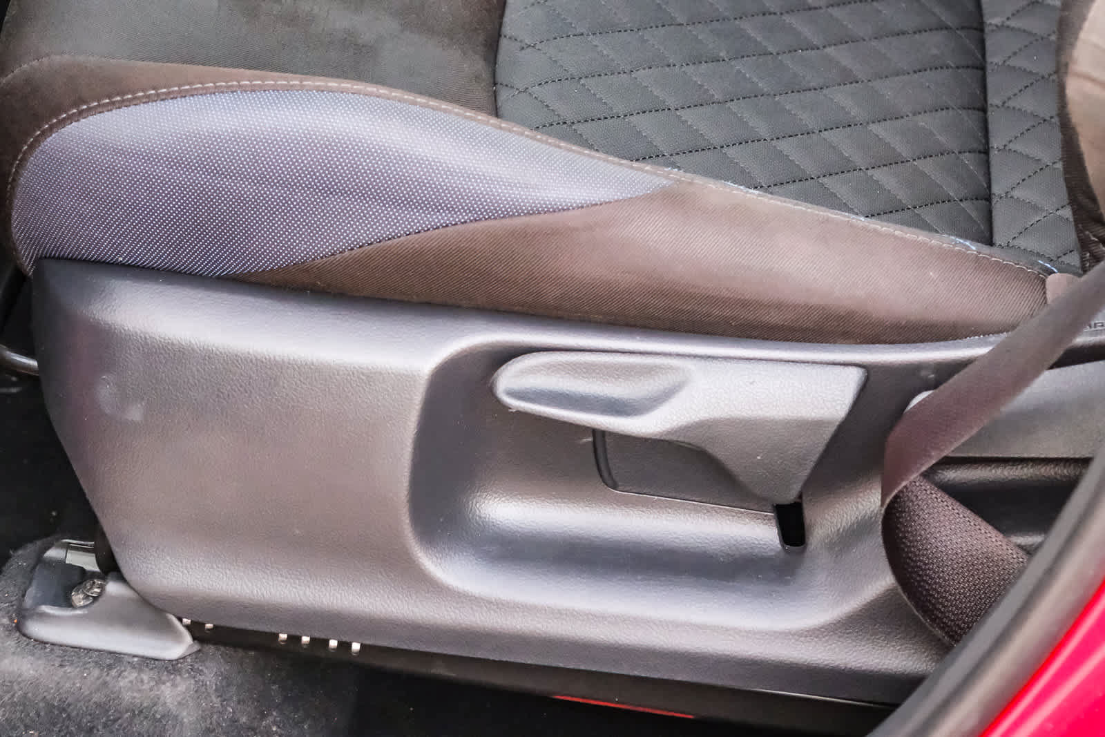 Certified 2020 Toyota C-HR XLE FWD image 24