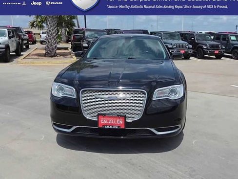 Used 2019 Chrysler 300 Touring L w/ Quick Order Package 22F RWD image 3