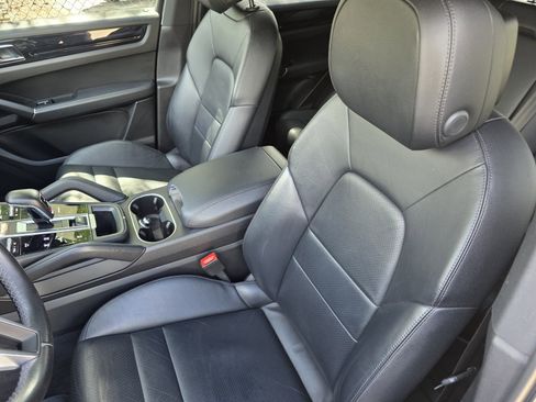 Used 2022 Porsche Cayenne AWD/4WD image 12
