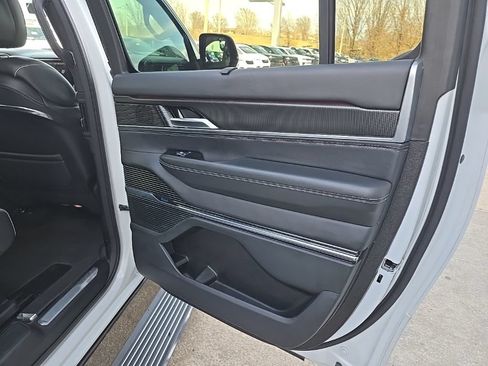 Used 2024 Jeep Grand Wagoneer L Series II w/ Quick Order Packagew 28T AWD/4WD image 91