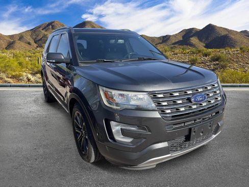 Used 2017 Ford Explorer Limited FWD image 3