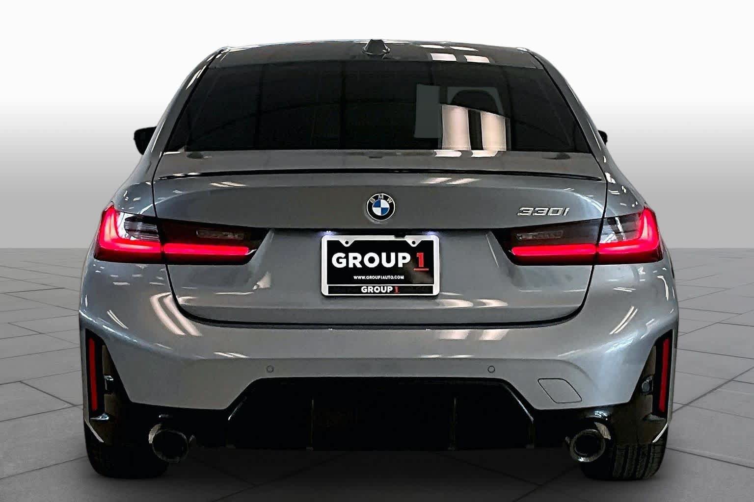 Used 2026 BMW 330i Sedan w/ M Sport Package RWD image 4