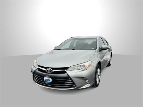 Used 2017 Toyota Camry LE image 1