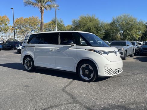 Certified 2025 Volkswagen ID. Buzz Pro S image 6