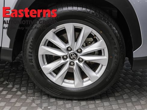 Used 2025 Toyota Corolla Cross LE FWD image 30