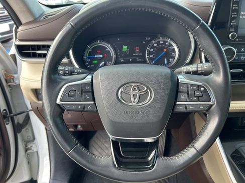 Used 2020 Toyota Highlander XLE image 20