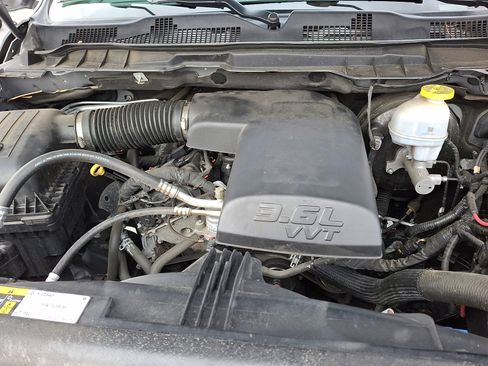 Used 2024 RAM 1500 Classic SLT image 28