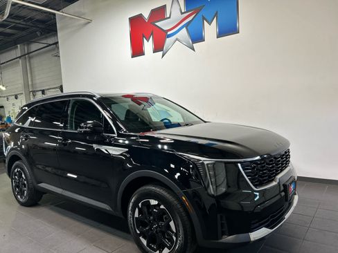 Used 2025 Kia Sorento S w/ Panoramic Sunroof Package AWD/4WD image 2