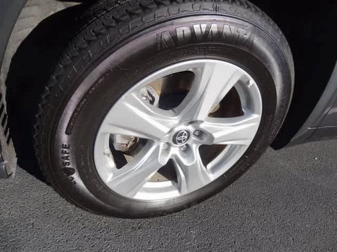 Used 2023 Toyota Highlander L image 17