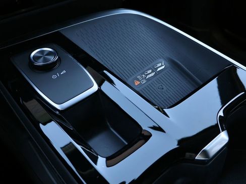 Used 2025 Buick Enclave Preferred w/ Power Package image 17