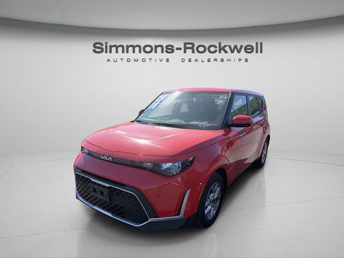 Used 2025 Kia Soul LX w/ LX Technology Package FWD image 9
