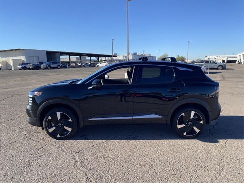 New 2026 Nissan Kicks SR w/ Cold Weather Package image 3