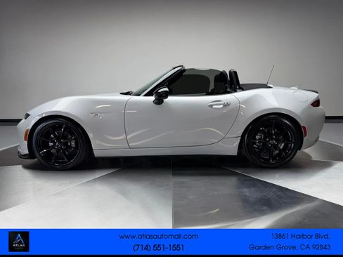 Used 2019 MAZDA MX-5 Miata Club RWD image 4