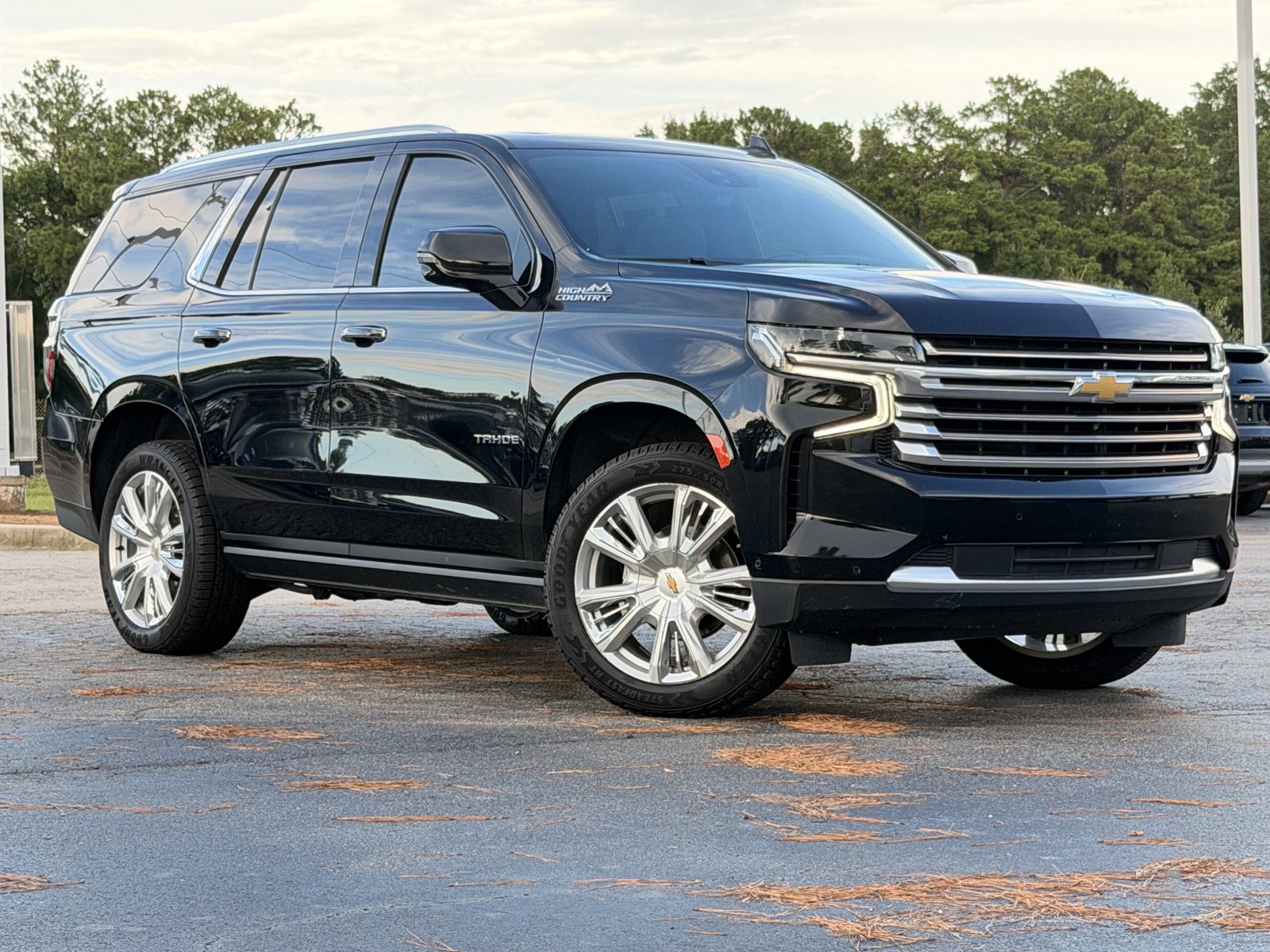 Used 2024 Chevrolet Tahoe High Country w/ Advanced Technology Package AWD/4WD image 2