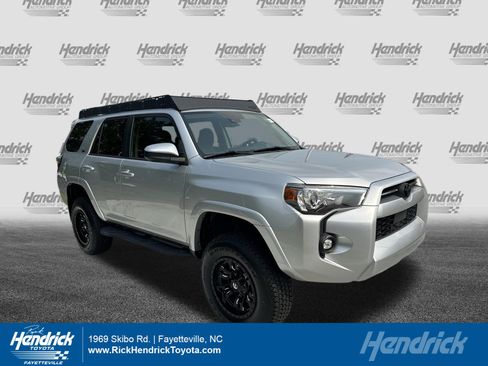 Used 2021 Toyota 4Runner SR5 AWD/4WD image 1