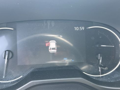 Used 2025 Toyota RAV4 XLE AWD/4WD image 15