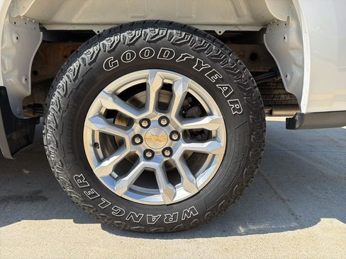 Used 2023 Chevrolet Silverado 1500 LT AWD/4WD image 8