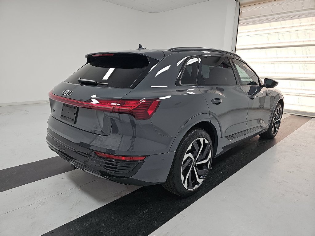 Used 2024 Audi Q8 e-tron Premium Plus w/ Premium Plus Package AWD/4WD image 3