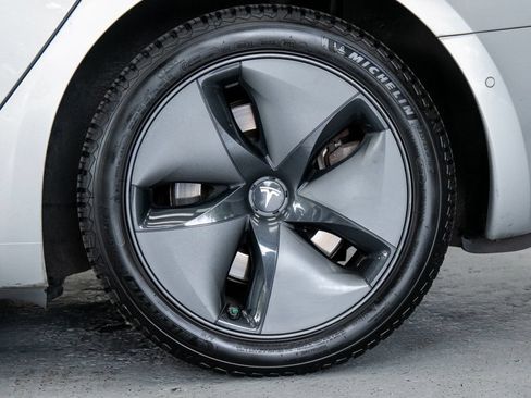 Used 2018 Tesla Model 3 Long Range AWD/4WD image 8