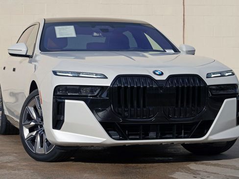 Used 2023 BMW 760i xDrive w/ Executive Package AWD/4WD image 4