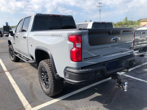 Used 2024 Chevrolet Silverado 2500 ZR2 w/ ZR2 Bison Edition AWD/4WD image 5