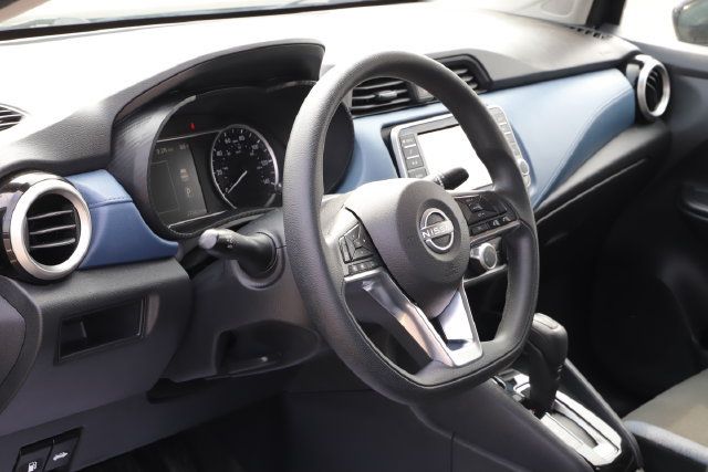 Used 2025 Nissan Versa SV FWD image 11