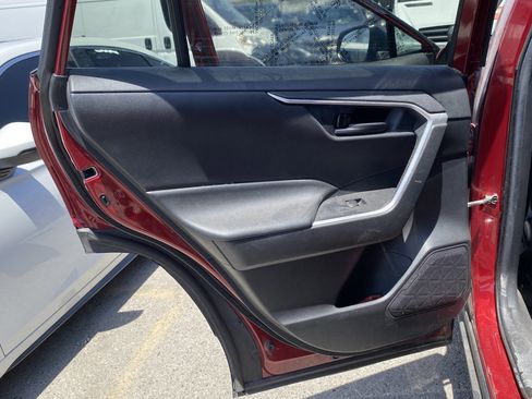 Used 2021 Toyota RAV4 LE w/ Carpet Mat Package (TMS) FWD image 18
