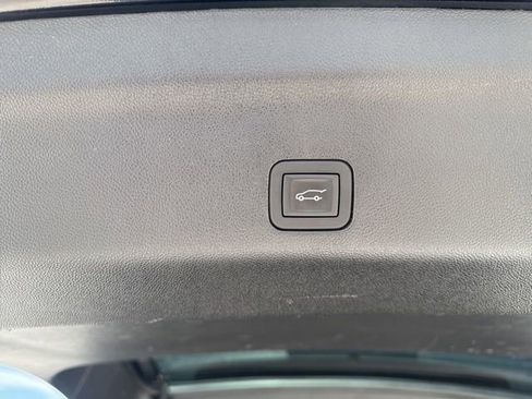 Used 2025 Chevrolet Tahoe LT AWD/4WD image 18