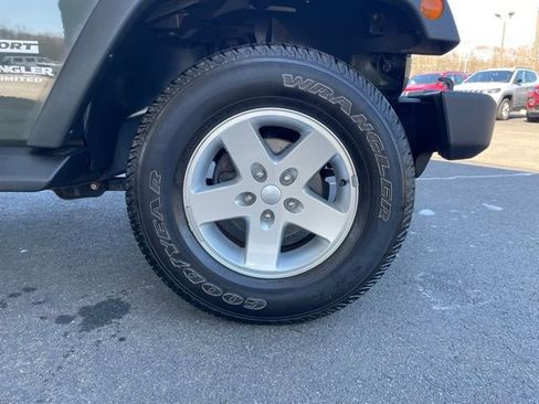 Used 2015 Jeep Wrangler Unlimited Sport w/ Quick Order Package 23S AWD/4WD image 30