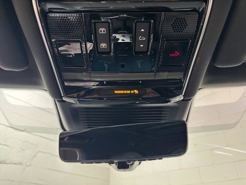 Used 2023 Land Rover Range Rover SE image 12