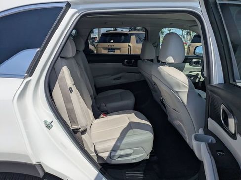 Certified 2025 Kia Sorento EX w/ EX Panoramic Sunroof Package AWD/4WD image 31