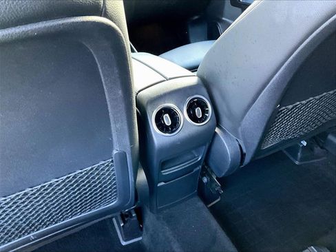 Used 2021 Mercedes-Benz GLB 250 GLB 250 w/ Premium Package image 26