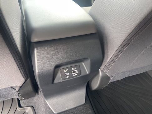 Used 2025 Subaru Crosstrek 2.0i Premium image 16