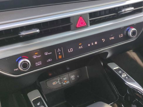 Used 2025 Kia Sorento SX FWD image 18