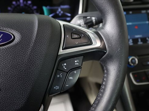 Used 2017 Ford Fusion SE w/ Fusion SE Technology Package image 34