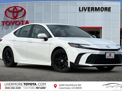 Certified 2025 Toyota Camry SE image 1