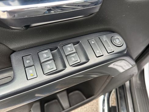 Used 2018 Chevrolet Silverado 1500 LT w/ Texas Edition image 11