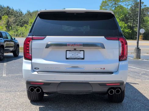 Used 2022 GMC Yukon AT4 AWD/4WD image 4