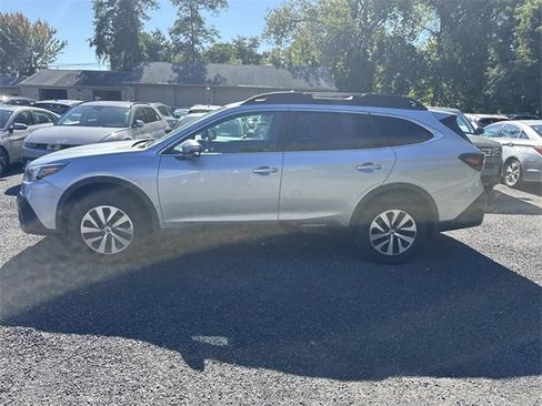 Used 2021 Subaru Outback Premium image 26