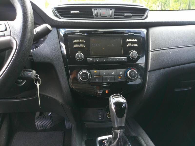 Used 2017 Nissan Rogue S FWD image 15